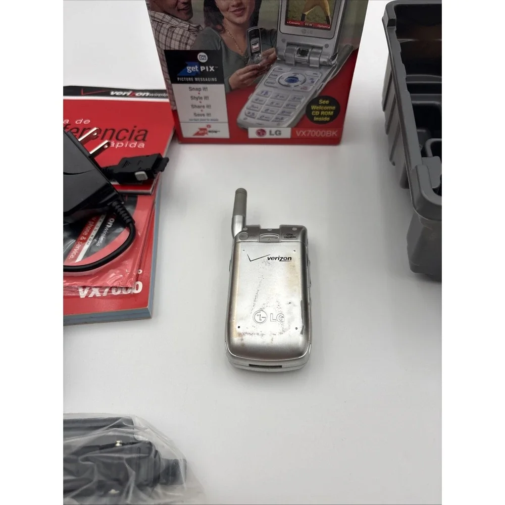 LG VX7000 Verizon Silver Flip Phone 1.3MP Camera Vintage Tested VX7000BK